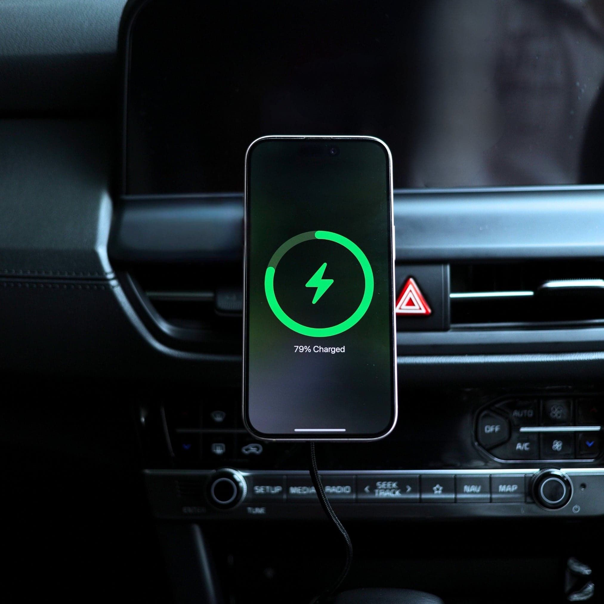 NeoSnap Wireless Car Charger 4